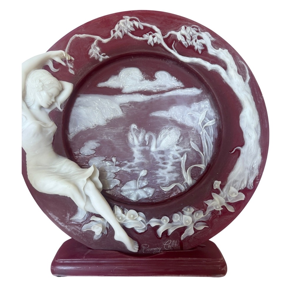 Incolay Studios Tiffany's World Enchanted Moments Cameo Glass Plate 1580/7500